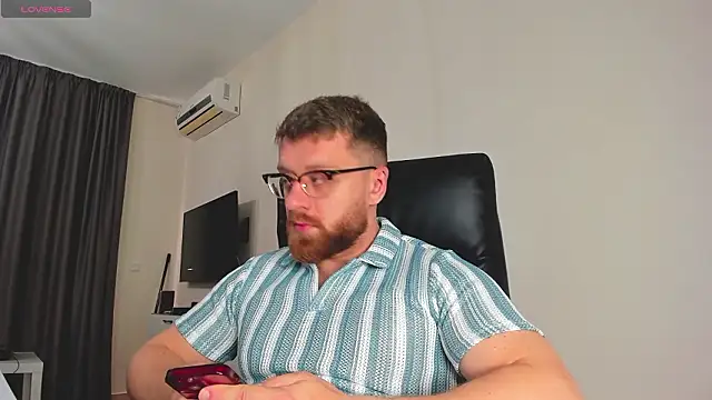 Snapshot of Findom_guy chatting on March 10, 2026, 6:28 am Findom guy online show from March 10, 2026, 6:28 am