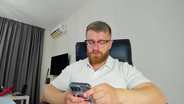 Snapshot of Findom_guy chatting on April 3, 2026, 2:23 pm Findom guy online show from April 3, 2026, 2:23 pm