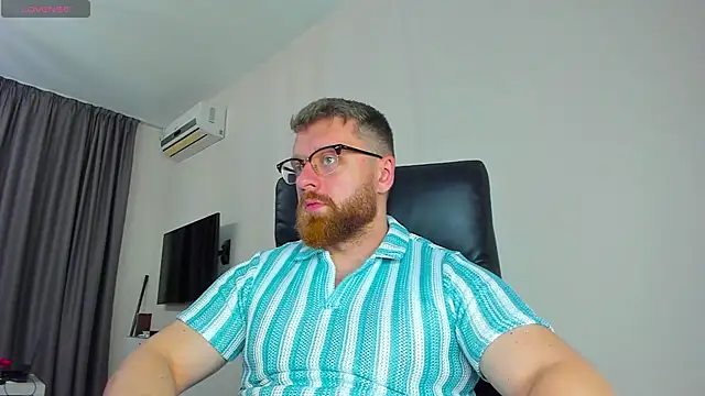 Snapshot of Findom_guy chatting on March 24, 2026, 11:43 am Findom guy online show from March 24, 2026, 11:43 am