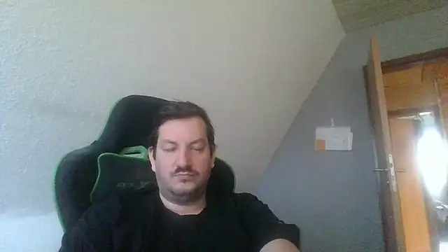 Snapshot of Golffahrer1982 chatting on October 4, 2025, 9:44 am Golffahrer1982 online show from October 4, 2025, 9:44 am