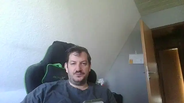 Snapshot of Golffahrer1982 chatting on September 22, 2025, 8:31 am Golffahrer1982 online show from September 22, 2025, 8:31 am