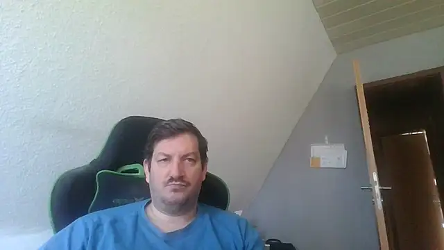 Snapshot of Golffahrer1982 chatting on October 5, 2025, 10:17 am Golffahrer1982 online show from October 5, 2025, 10:17 am