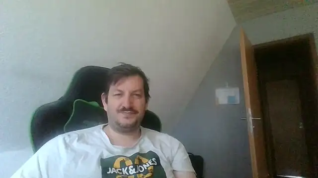 Snapshot of Golffahrer1982 chatting on October 27, 2025, 11:33 am Golffahrer1982 online show from October 27, 2025, 11:33 am