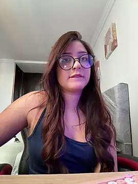 Zoe Lennoxx online show from August 3, 2026, 8:15 pm