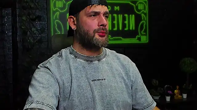 LexXHardy online show from November 13, 2025, 8:02 pm