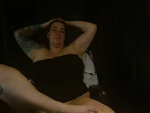 Snapshot of SimoneMoore chatting on December 23, 2025, 8:02 am SimoneMoore online show from December 23, 2025, 8:02 am