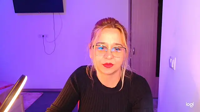 freyyamore1 online show from April 1, 2026, 4:37 pm