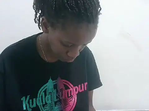 prettybeee online show from December 4, 2025, 9:47 pm