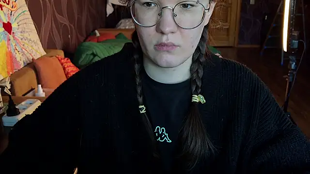 MiriamOr online show from December 15, 2025, 8:42 am