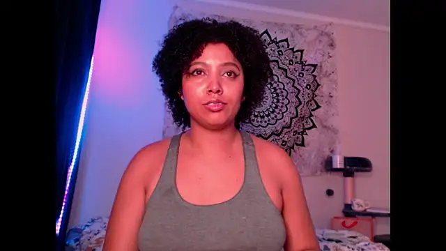 Snapshot of michell_bling1 chatting on February 23, 2025, 8:49 am michell bling1 online show from February 23, 2025, 8:49 am