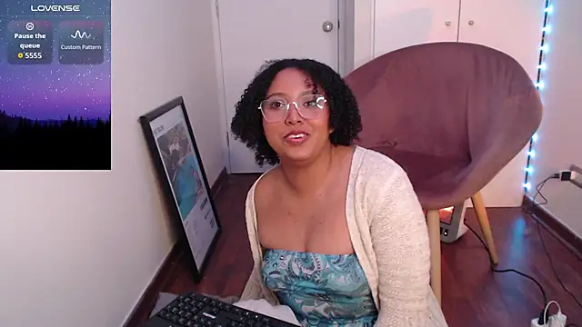 Snapshot of michell_bling1 chatting on July 9, 2026, 2:56 am michell bling1 online show from July 9, 2026, 2:56 am