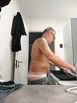 Snapshot of DarrenSullivanSlut chatting on October 6, 2025, 9:32 am DarrenSullivanSlut online show from October 6, 2025, 9:32 am