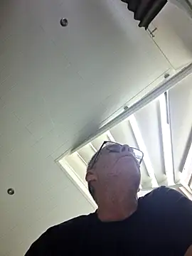 Snapshot of DarrenSullivanSlut chatting on March 18, 2025, 9:01 am DarrenSullivanSlut online show from March 18, 2025, 9:01 am