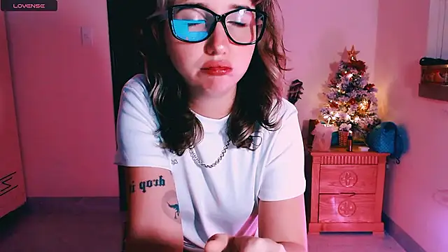 Snapshot of Cosmo_Riri chatting on January 17, 2026, 10:52 am Cosmo Riri online show from January 17, 2026, 10:52 am