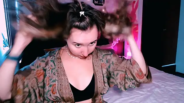 Cosmo Riri online show from November 8, 2025, 5:11 am