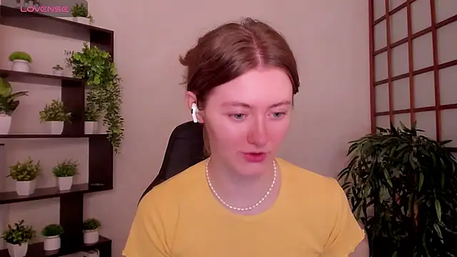 KateCuddle online show from July 13, 2026, 2:33 am