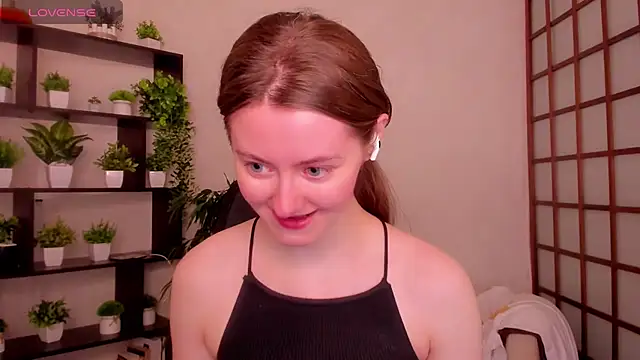 KateCuddle online show from May 4, 2026, 2:04 am