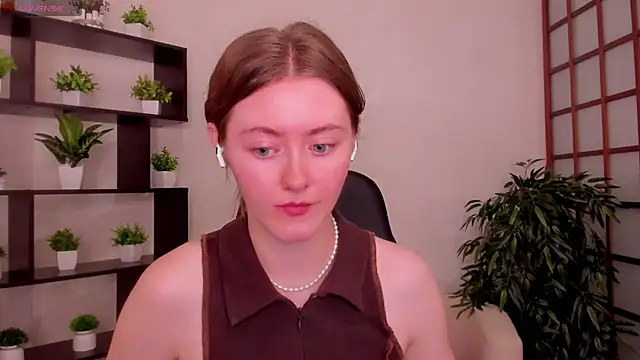KateCuddle online show from August 5, 2026, 2:38 am