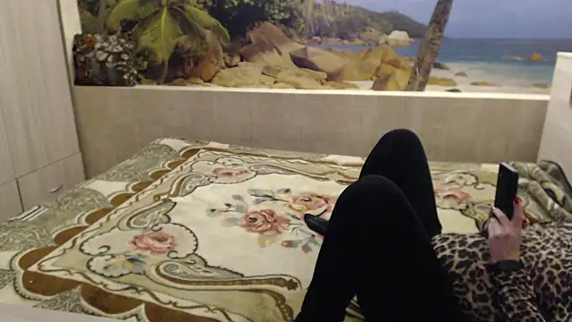 Snapshot of Aphelandra chatting on March 18, 2025, 4:06 pm Aphelandra online show from March 18, 2025, 4:06 pm