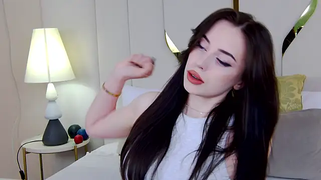 Betty Bridge online show from April 18, 2026, 2:36 am