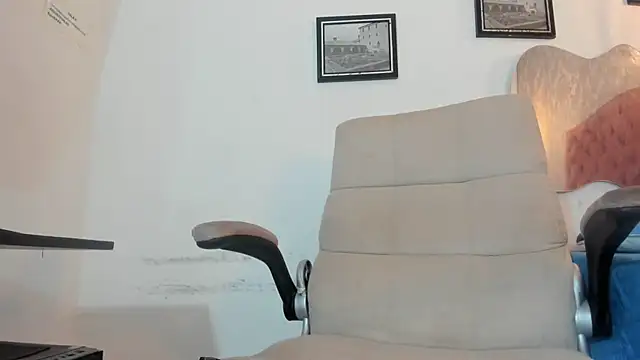 Snapshot of SHARICK_GRECO chatting on April 18, 2026, 1:02 pm SHARICK GRECO online show from April 18, 2026, 1:02 pm
