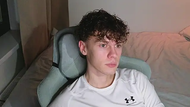 cute thomas online show from April 6, 2026, 8:32 pm