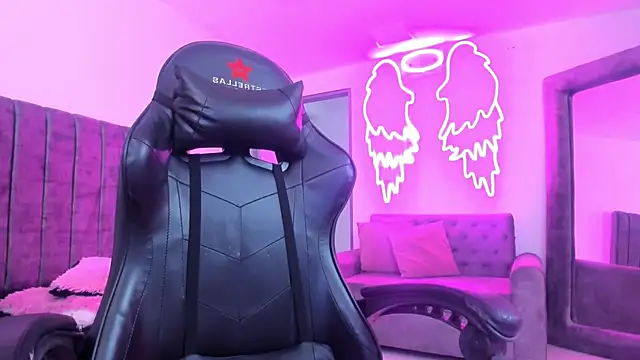 xiomara  cortes online show from November 12, 2025, 12:31 pm