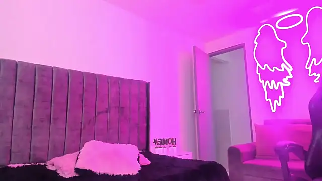 xiomara  cortes online show from November 28, 2025, 12:55 am