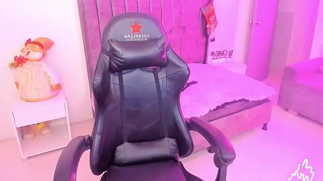 xiomara  cortes online show from December 17, 2025, 8:47 pm