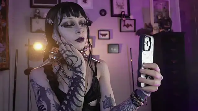 insania 9999  online show from April 15, 2026, 7:07 pm