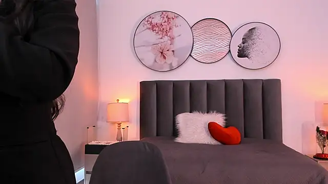 Snapshot of SaharaGarcia__ chatting on September 25, 2025, 7:53 pm SaharaGarcia online show from September 25, 2025, 7:53 pm