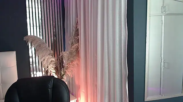 LiaVillalobos online show from March 12, 2026, 1:26 pm