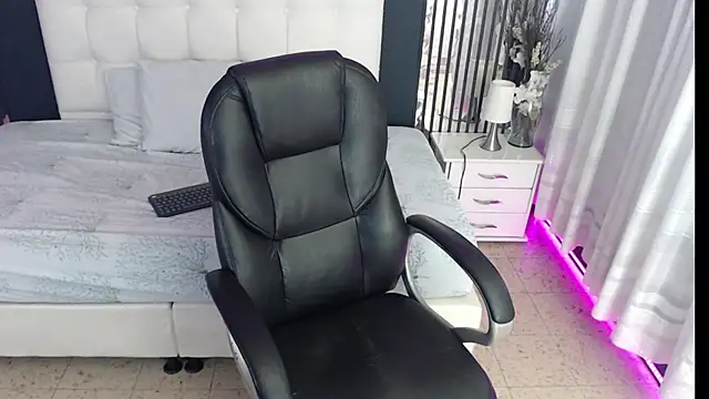 LiaVillalobos online show from January 15, 2026, 1:03 pm