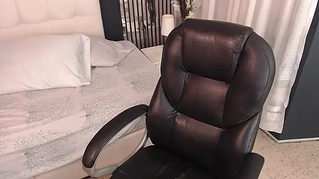 LiaVillalobos online show from February 14, 2026, 12:38 pm