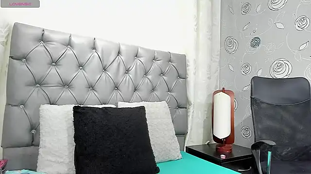 luna evaa online show from October 4, 2025, 1:56 pm