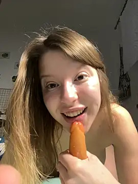 kimczii online show from April 13, 2026, 6:28 am