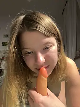 kimczii online show from December 23, 2025, 7:18 am