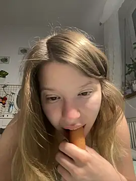 kimczii online show from June 3, 2026, 6:14 am