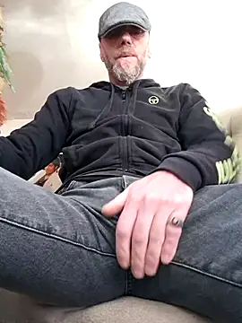 Snapshot of eddouxxx78 chatting on March 8, 2025, 8:44 am eddouxxx78 online show from March 8, 2025, 8:44 am