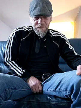 Snapshot of eddouxxx78 chatting on January 9, 2025, 9:48 am eddouxxx78 online show from January 9, 2025, 9:48 am