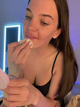 julia fly online show from April 7, 2026, 6:15 am