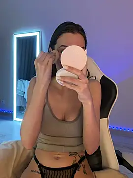 julia fly online show from April 6, 2026, 5:52 am