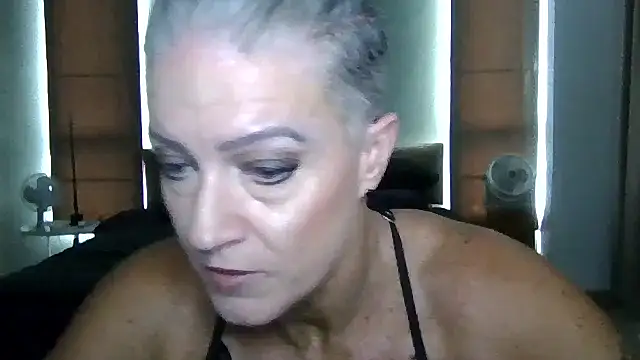 Snapshot of Devon2020 chatting on November 2, 2025, 9:03 am Devon2020 online show from November 2, 2025, 9:03 am