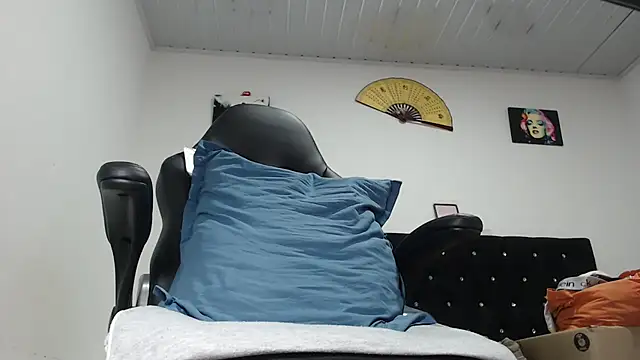 pamelabigcock69 online show from May 31, 2026, 8:09 pm