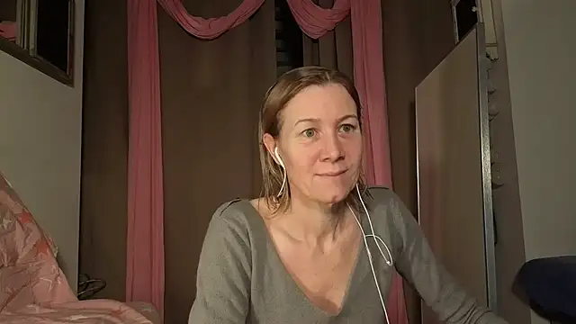 Snapshot of Lola_Belgium chatting on February 3, 2026, 7:13 am Lola Belgium online show from February 3, 2026, 7:13 am