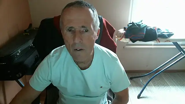 Snapshot of olibrius71 chatting on February 10, 2025, 9:25 am olibrius71 online show from February 10, 2025, 9:25 am