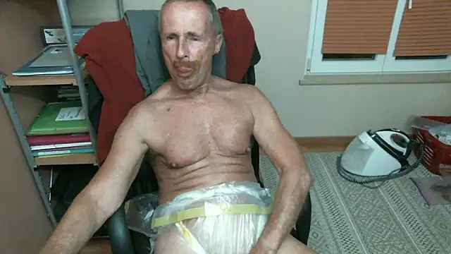 Snapshot of olibrius71 chatting on March 14, 2025, 8:06 pm olibrius71 online show from March 14, 2025, 8:06 pm