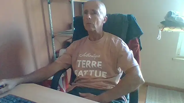 Snapshot of olibrius71 chatting on October 6, 2025, 8:26 am olibrius71 online show from October 6, 2025, 8:26 am