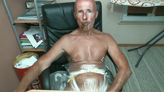 Snapshot of olibrius71 chatting on September 18, 2025, 6:33 pm olibrius71 online show from September 18, 2025, 6:33 pm