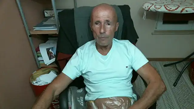 Snapshot of olibrius71 chatting on October 11, 2025, 7:37 pm olibrius71 online show from October 11, 2025, 7:37 pm